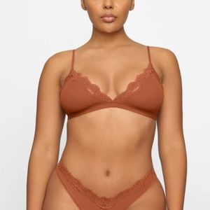 Skims fits everybody lace triangle bralette